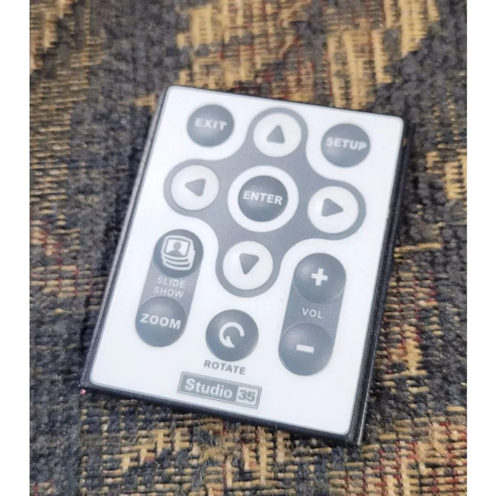 Studio 35 7 Inch Digital Photo Frame with Remote - Picture 13 of 15